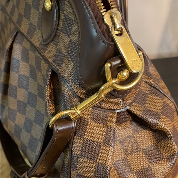 Authentic Louis Vuitton Classic Trevi PM Bag - Picture 6 of 17